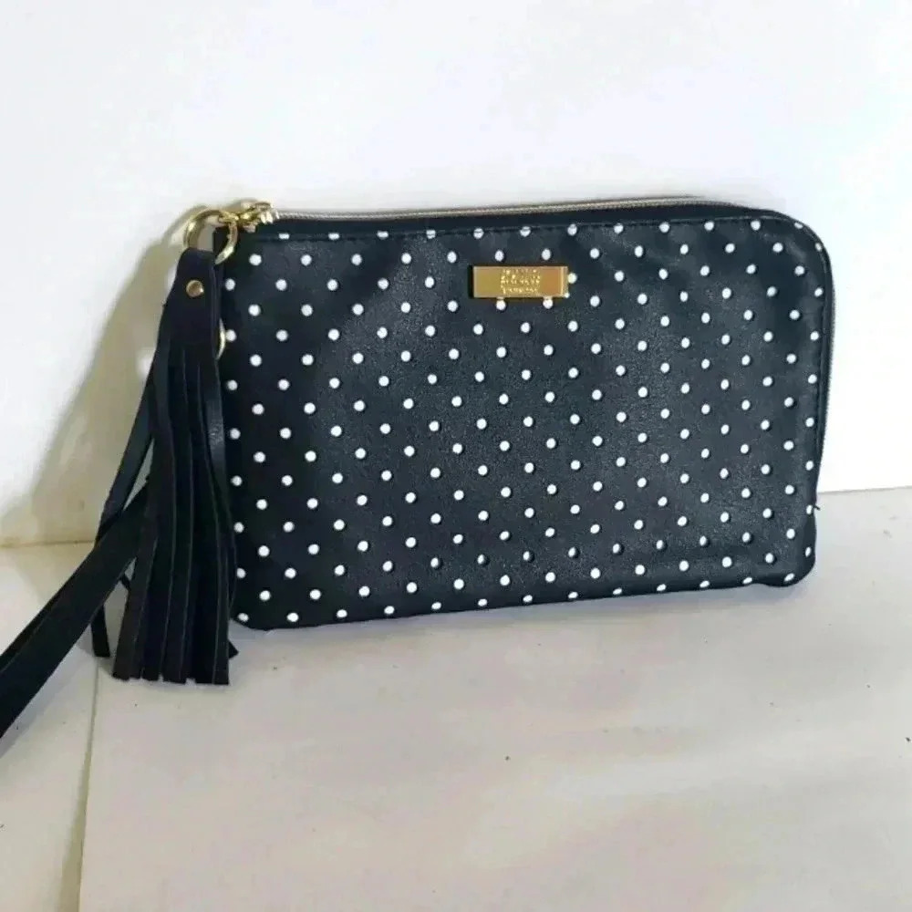 Jones New York clutch wristlet purse with USB power chargers iphone android